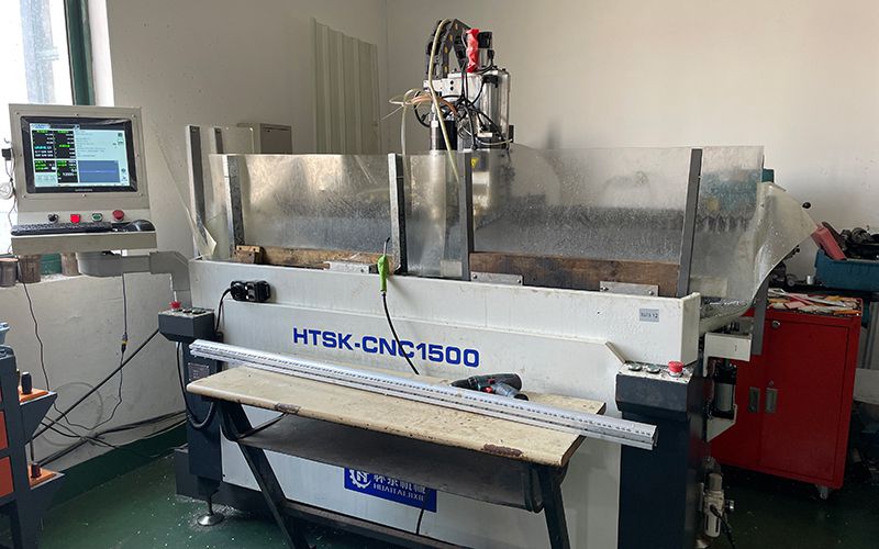 Máquina de taladrado y fresao CNC de aluminio (1.5 metros)