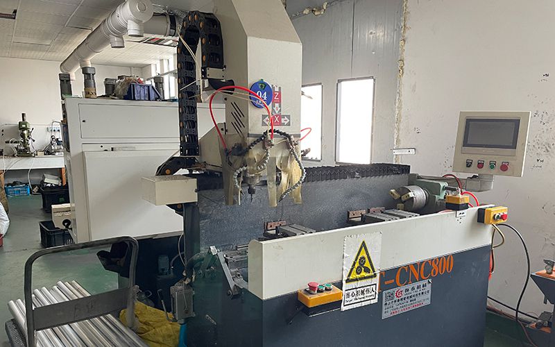 Máquina de taladrado y fresado CNC de aluminio (1 metro)